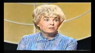 Eggheads Daphne Fowler  Bullseye  1982 [upl. by Wenonah]