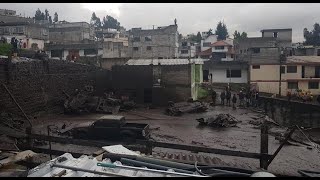 Aluvión causa destrozos en Quito [upl. by Anibas314]