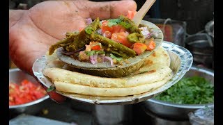 दिल्ली के प्रसिद्ध छोले कुलचे  Chole Kulche  Famous Street Food  Delhi Famous Chole Kulche [upl. by Yllom]